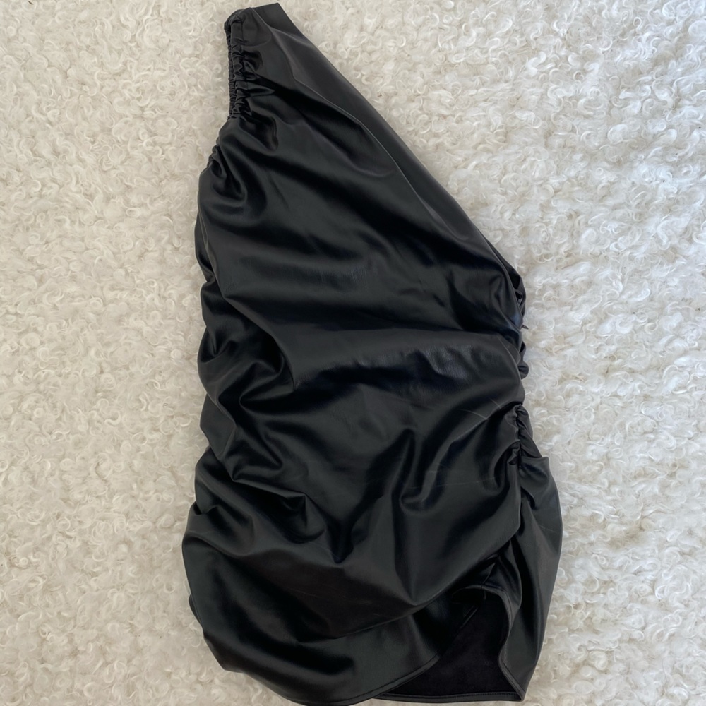ZARA Ruched Faux Leather One Shoulder Top 🖤